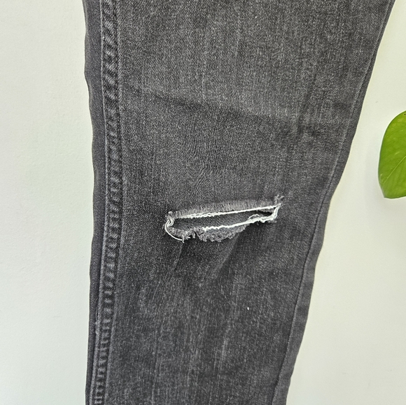 ✨️ Free People Jeans Destroyed Ankle Skinny Jeans Raw Black Color Size 29 - Picture 9 of 16